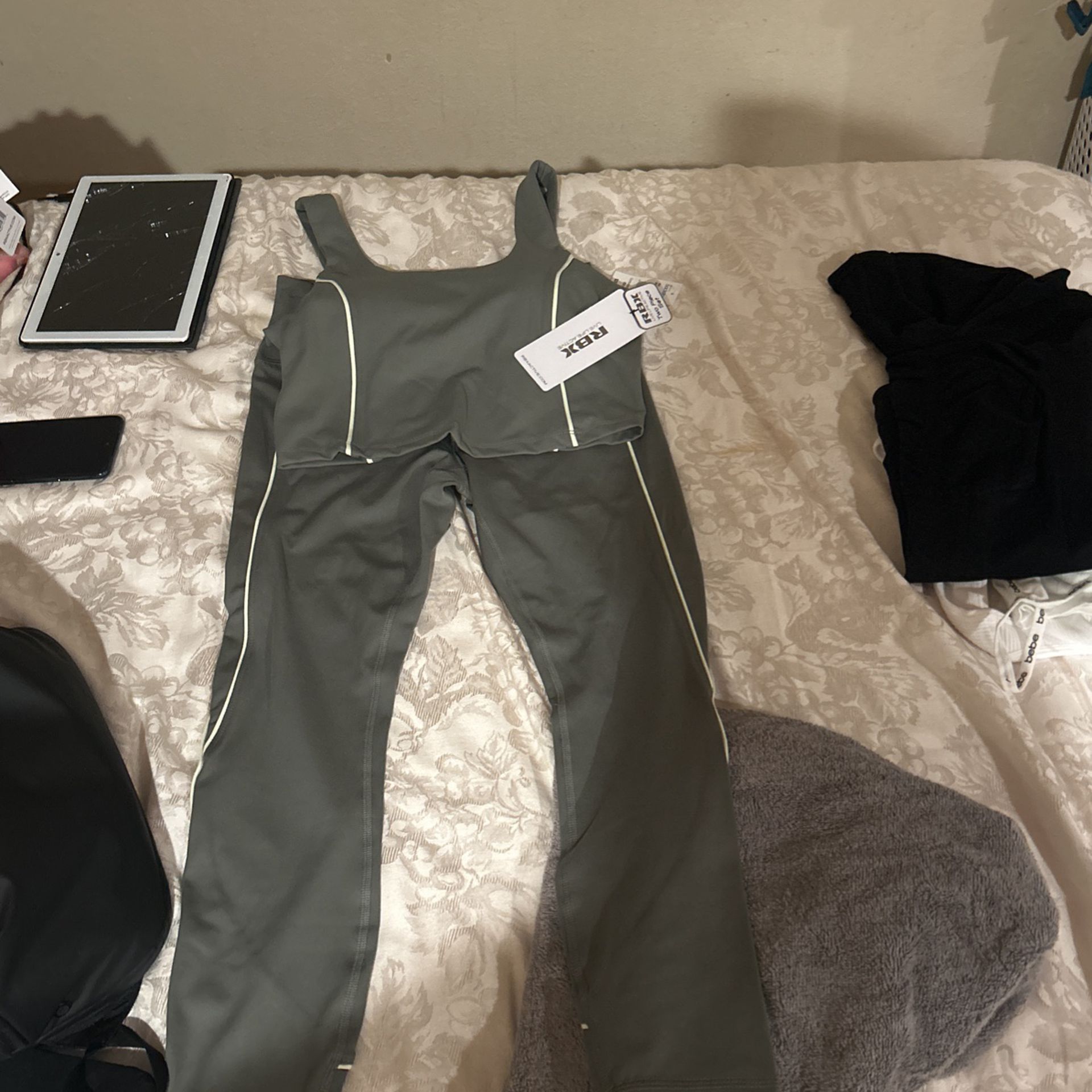 Two Piece Women’s Tank Top And Sweats 
