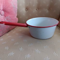Vintage Enamelware Pot Approximately 7: Round