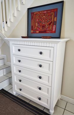 ASHLEY FURNITURE SOLID WOOD TALL DRESSER EXCELLENT CONDITION DELIVERY AVAILABLE