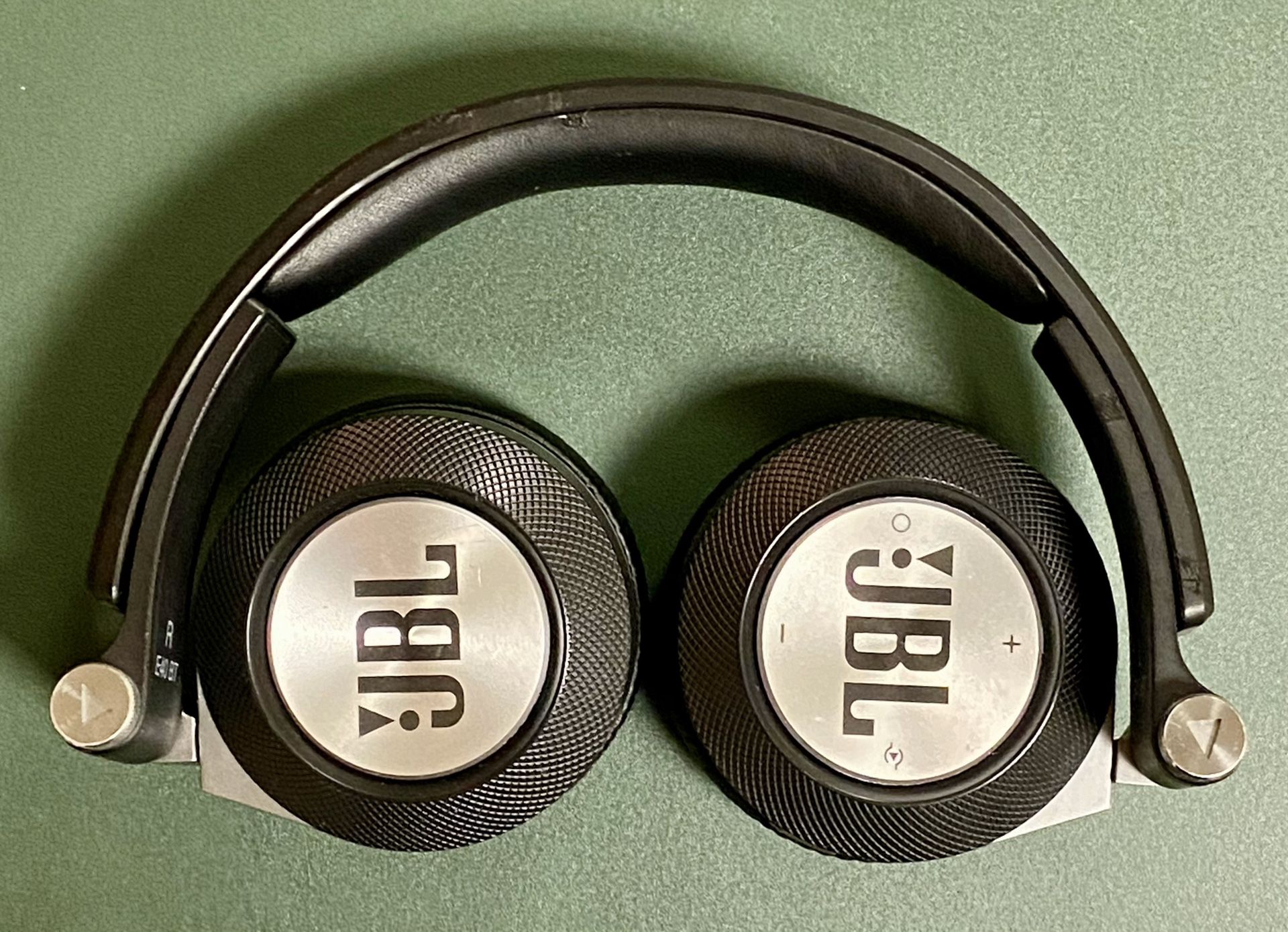 JBL E40BT BLUETOOTH WIRELESS Over-Ear Headphones - AWESOME SOUND