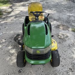 John Deere L110 Law Mower