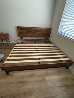 King wood bed