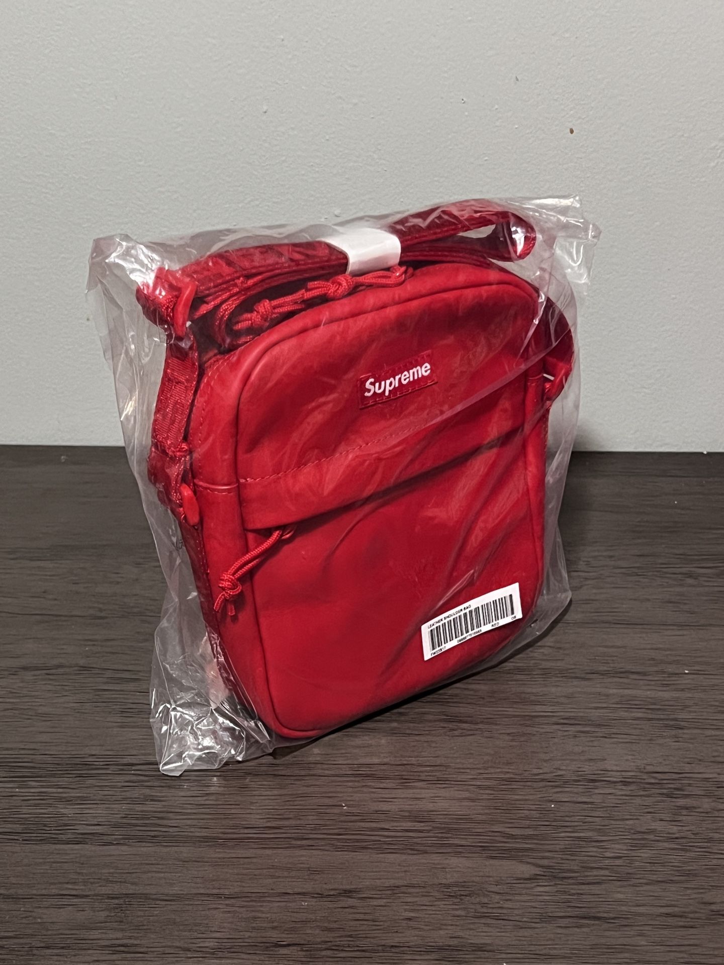 FW23 SUPREME LEATHER RED SHOULDER BAG / BRAND NEW / NWT / DEADSTOCK