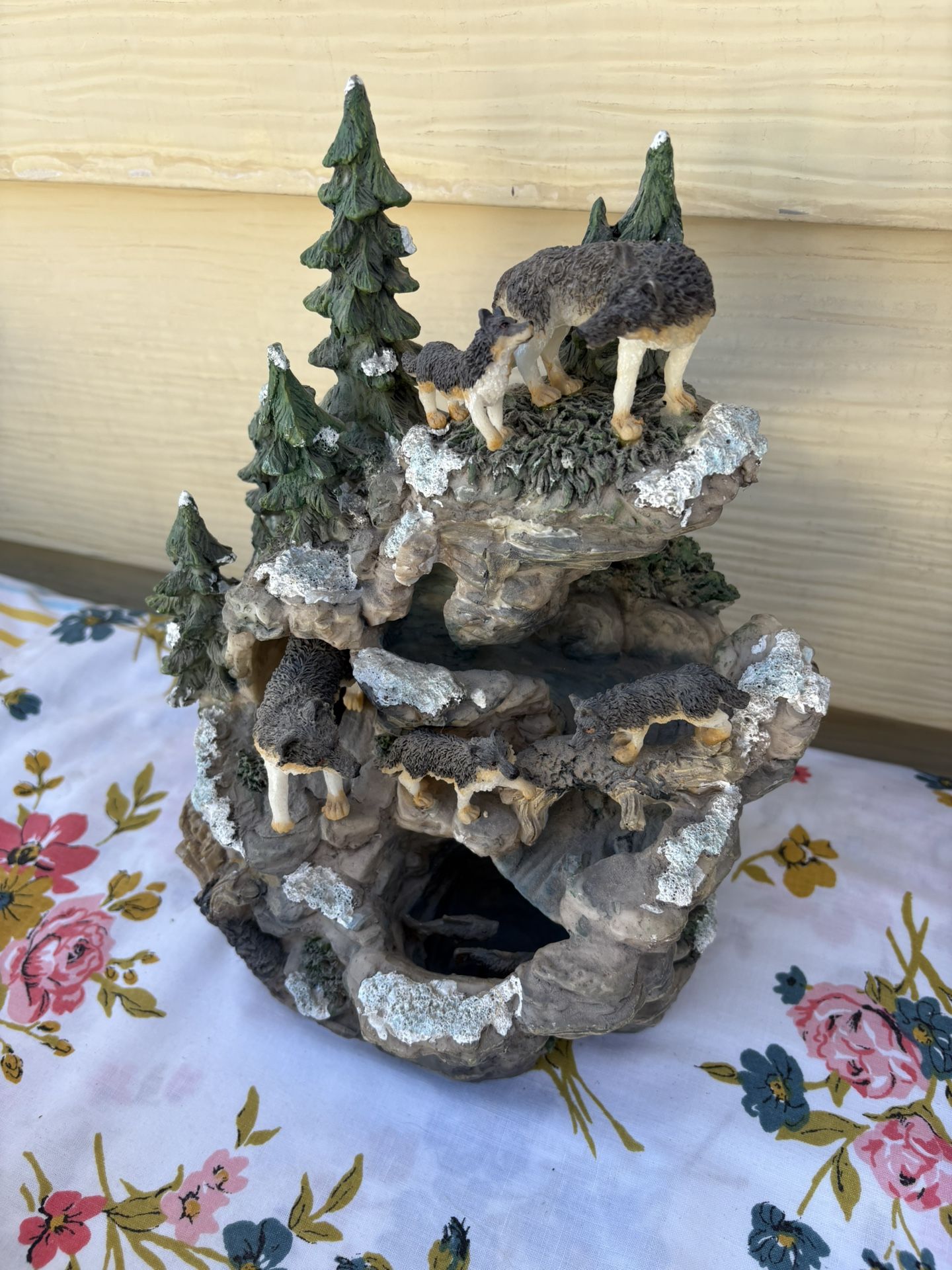 WOLF. FOUNTAIN 