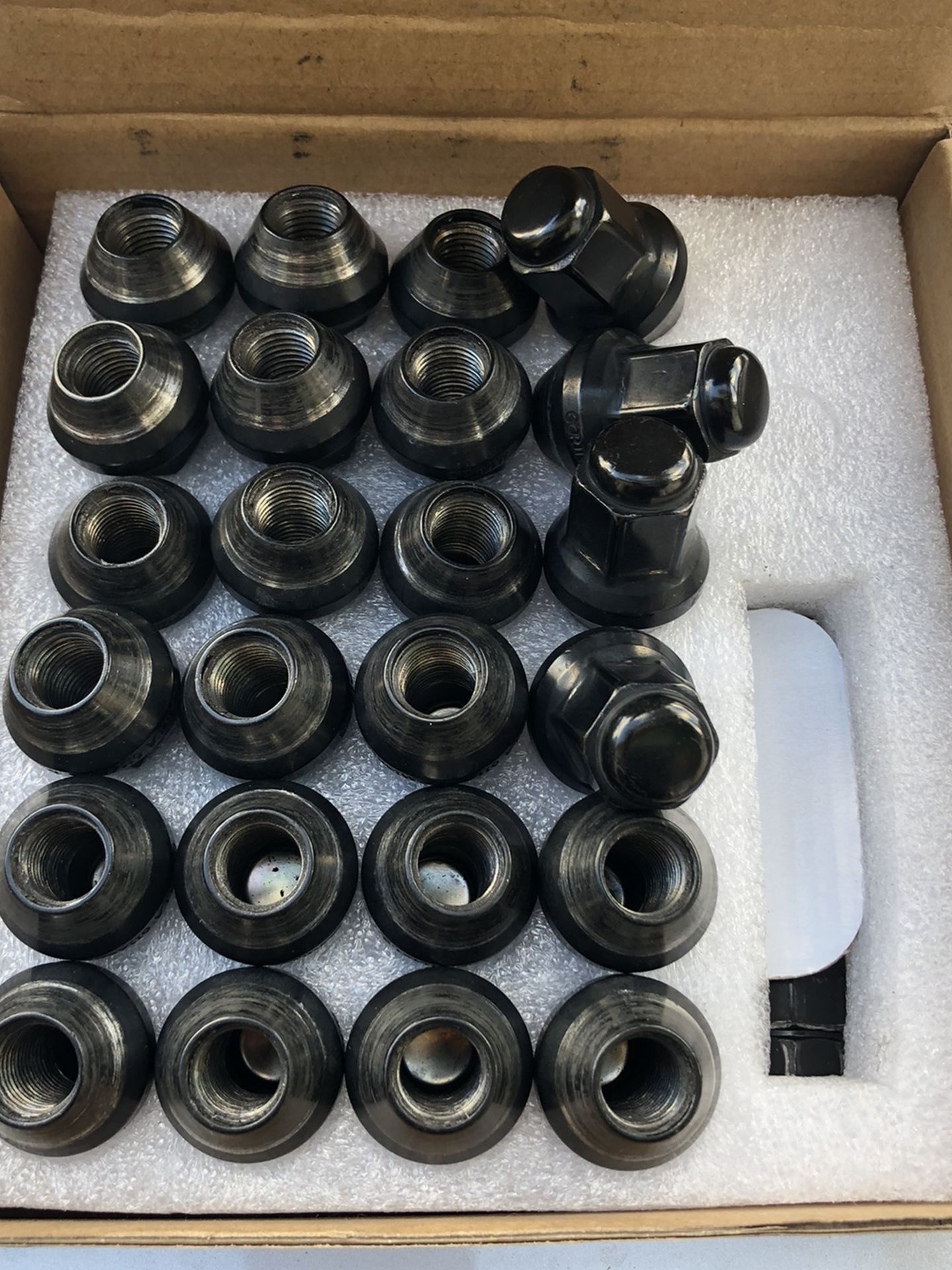 2015 - up Ford F-150 Lugs Black Excellent Full Set