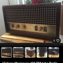 Vintage Radio Magnavox Model FM017AMFM Seven Tubes Works On Am FM 