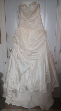 Wedding Dress Kirstie Kelly Signature Size 14 Color Soft White