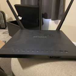 Nighthawk Router AC1900