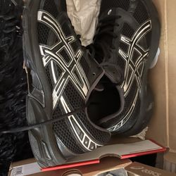 ASICS 