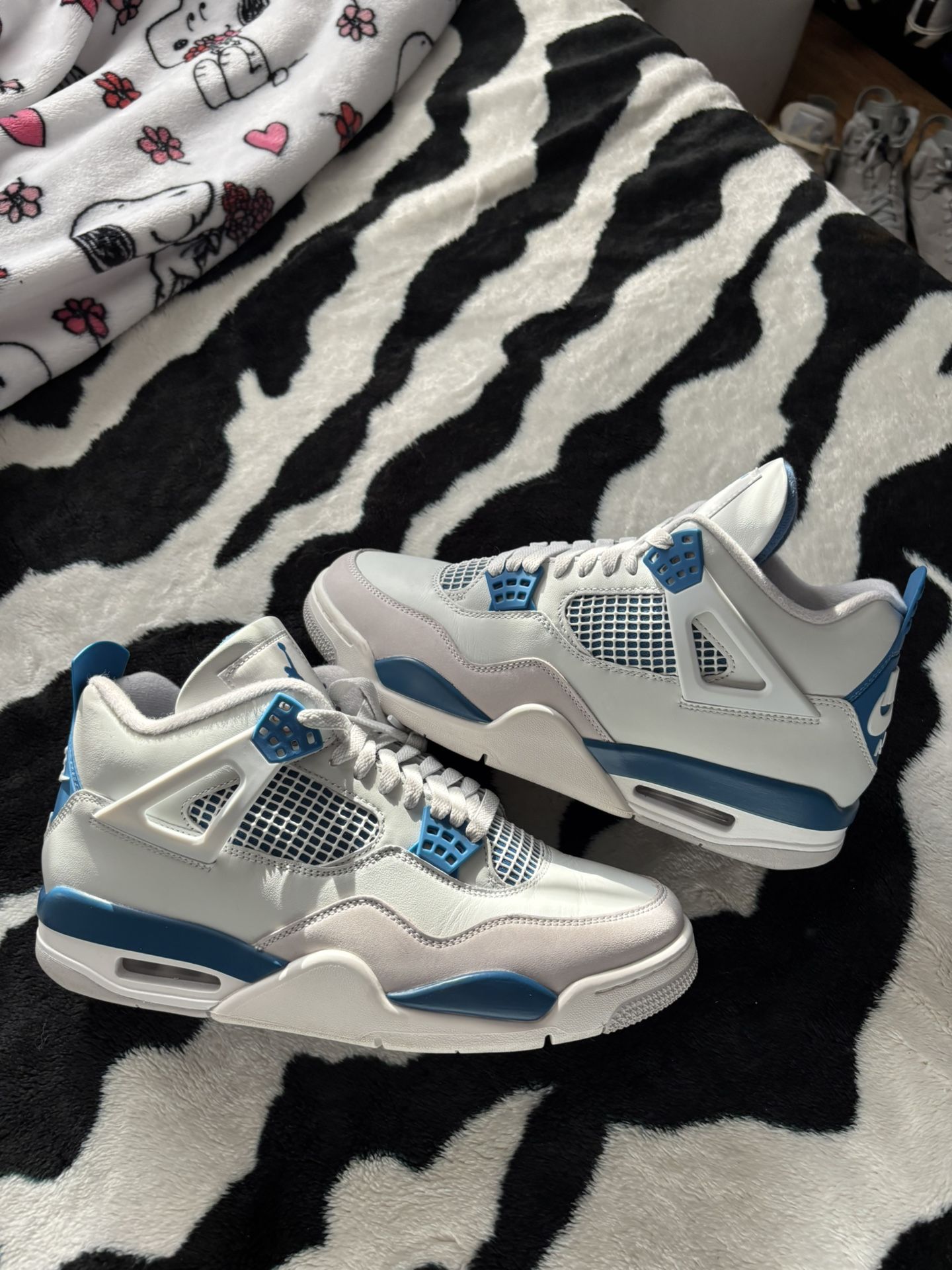 Jordan 4 Military Blue