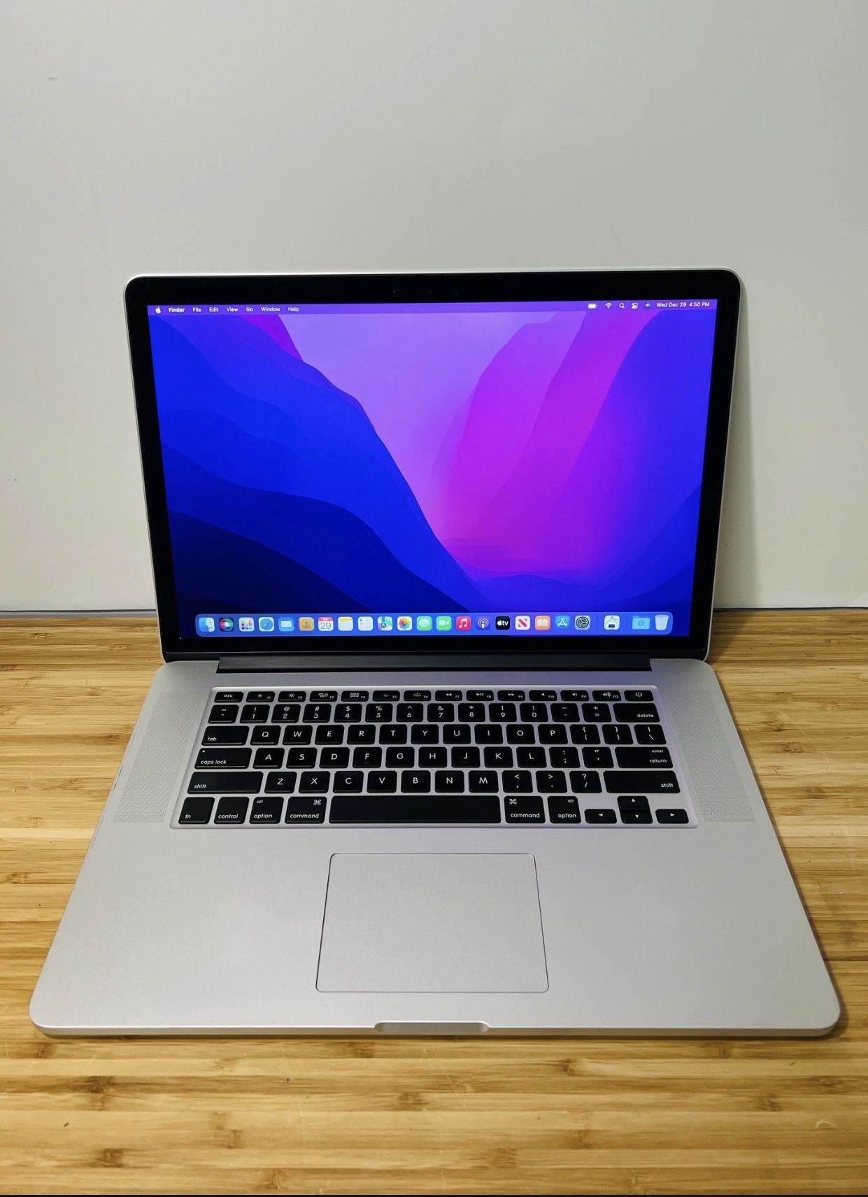 MAC BOOK 15” i7