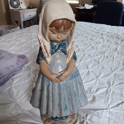 Lladro Girl With Prayer Shawl