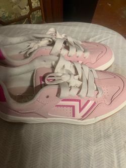 VANS GIRLS PINK TENNIS SHOE