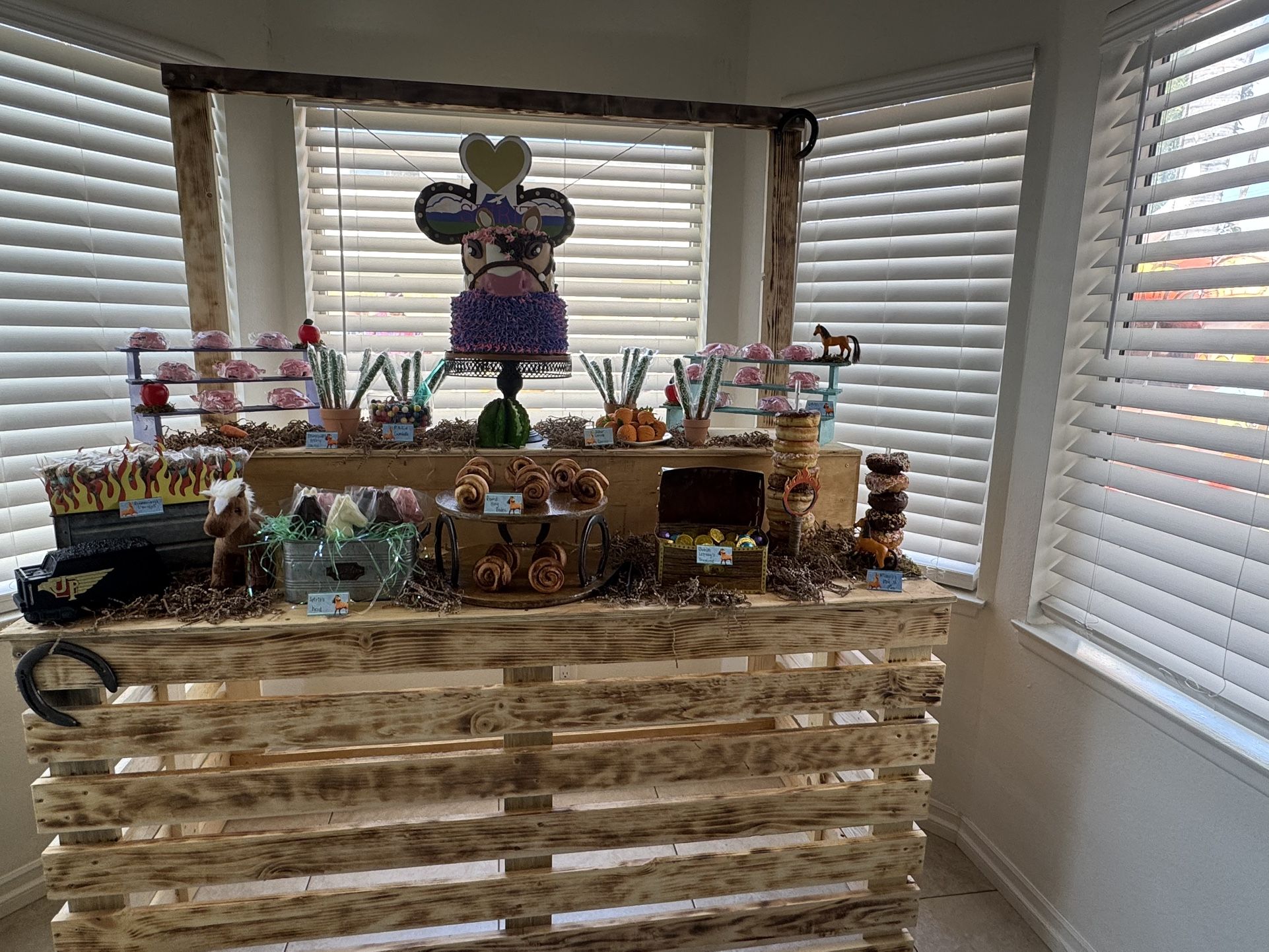 DESSERT TABLE