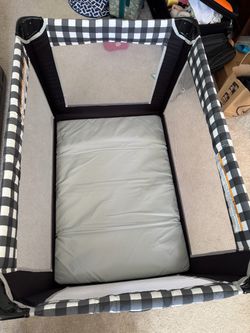 Graco Pack’n Play with infant insert