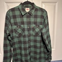 Levi’s Green Plaid Flannel Shirt – Men’s Medium