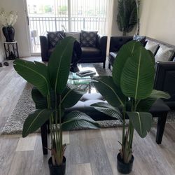 Pretty Artificial Plant 4 Ft Tall ! Brand New