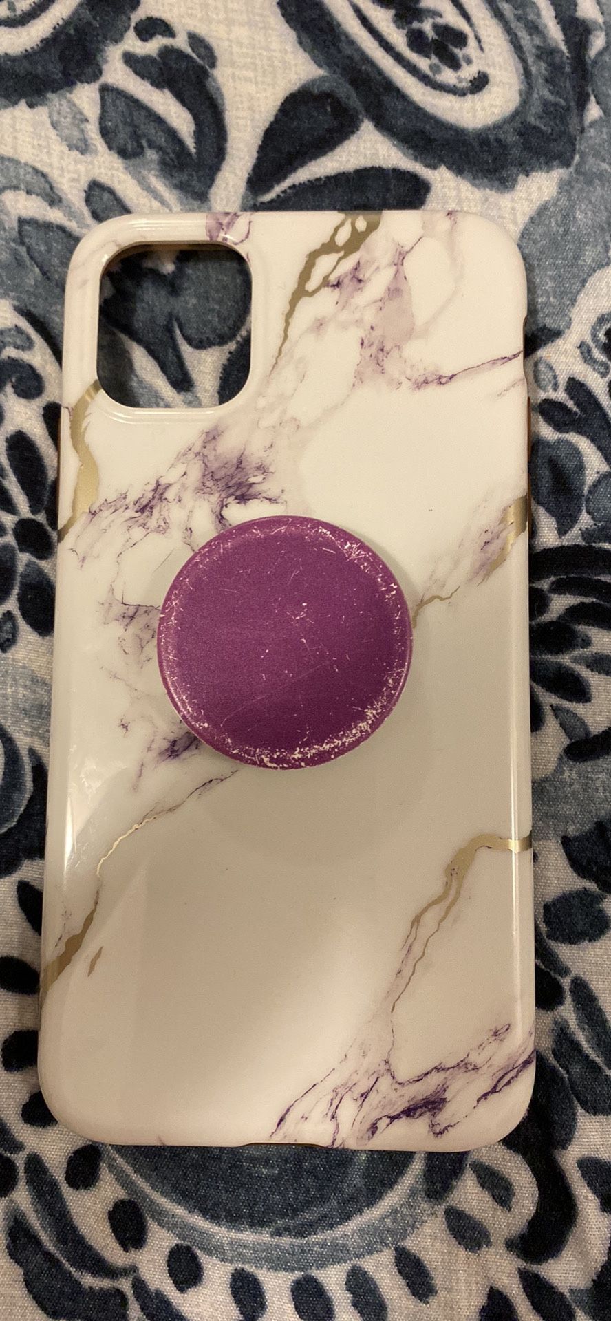 iPhone 11 Case and PopSocket