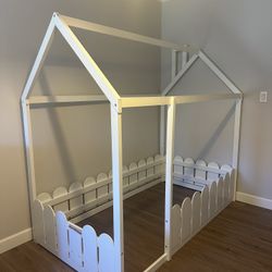 House Bedee Twin Bed Frame with Roof and Fence