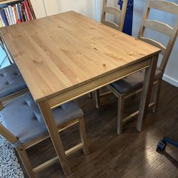 Small Kitchen Table and 4 Chairs 