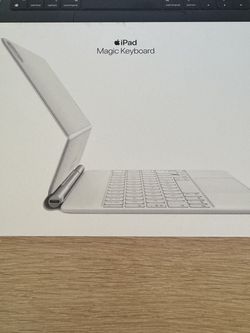 Used Apple Magic Keyboard iPad Pro or iPods air