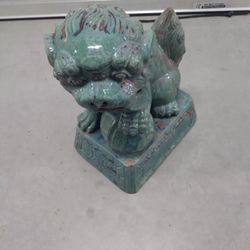 Chinese Foo Dog statue 
