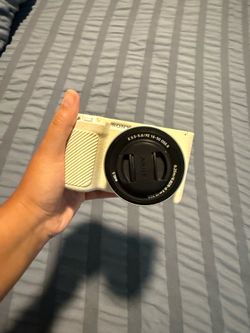 Sony Alpha ZV E10 || Content Creators Camera with Mirroless Lens Kit White