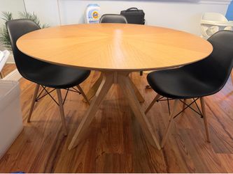 Round dining table with 4 chairs