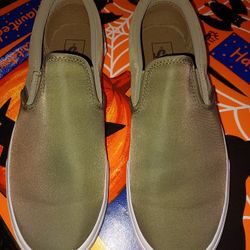 Vans Size  8.0 Men's/9.5 Women's 