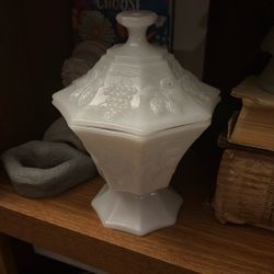 Fenton Milk Glass Fruit Detail