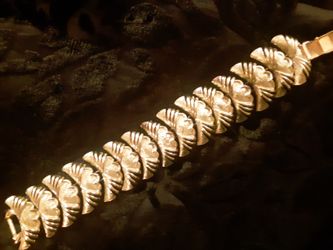 c1950 CORO Pegasus Wide Gold Tone Floral Decorative Bracelet 7 in l x 1" w