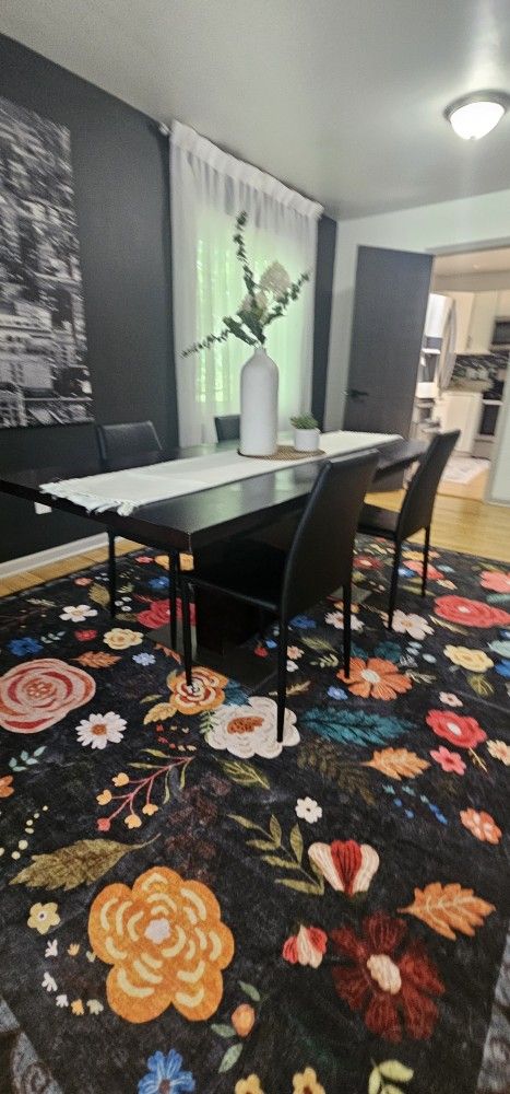 Dinning Table And Chairs