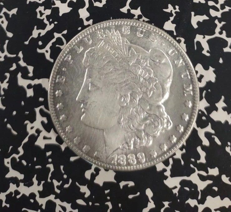 1889-CC MORGAN SILVER DOLLAR.