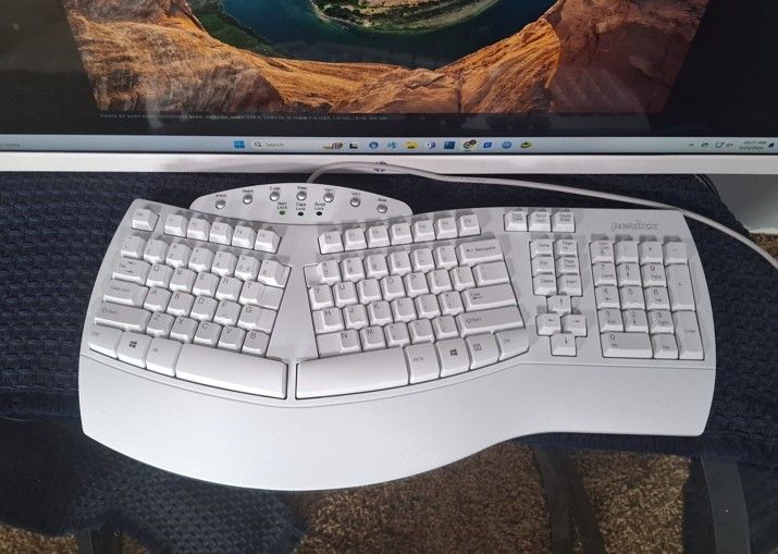 Perixx 512 Ergonic Keyboard