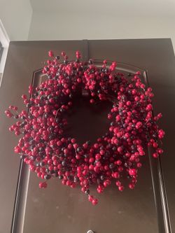 23 Inch Red Berry Wreath With Storage Container 