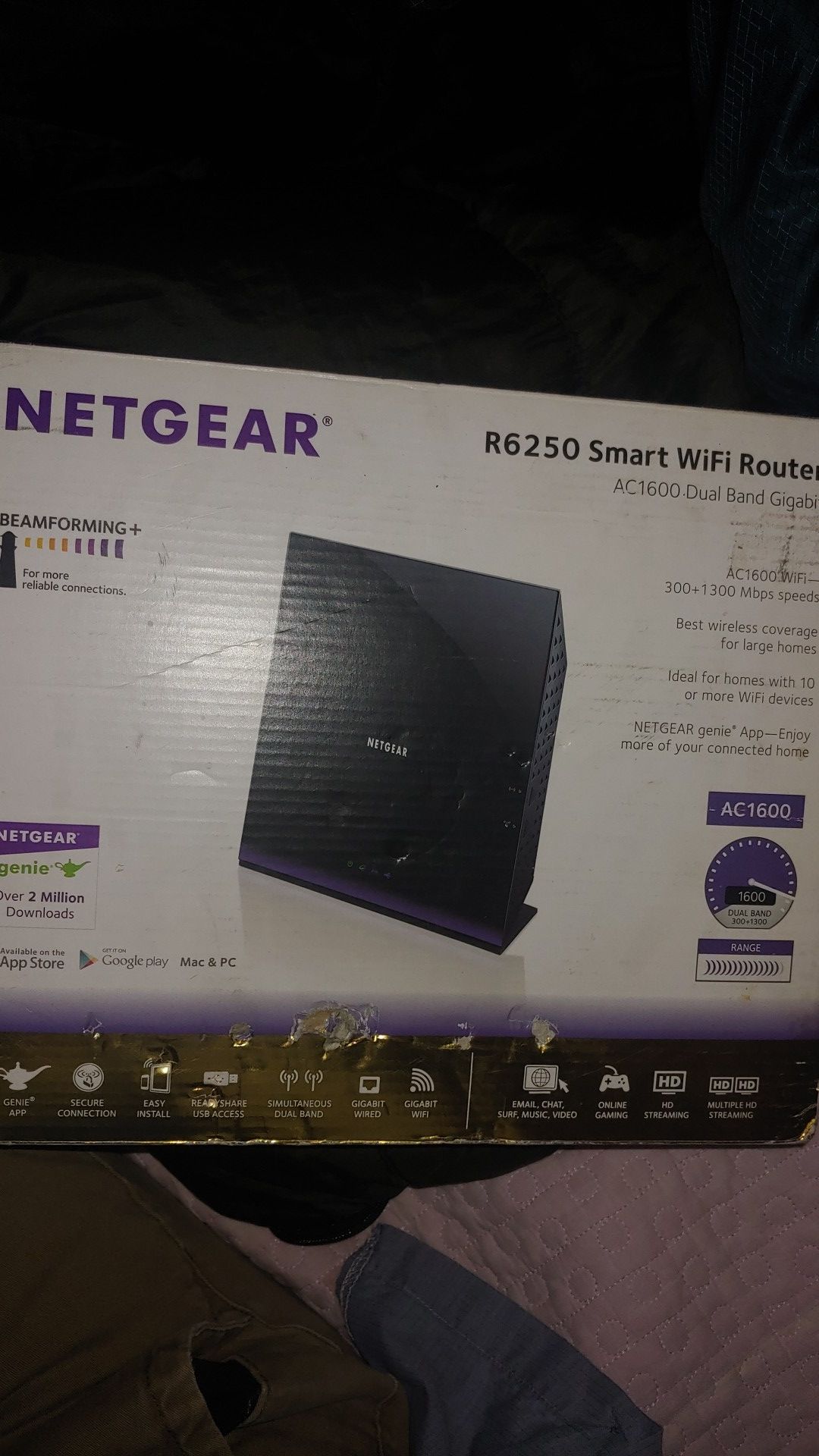 Netgear smart wifi Router(BrandNew)messed.Up.Box