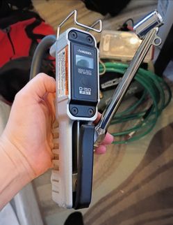 BRAND NEW Husky electronic tire inflator / air chuck