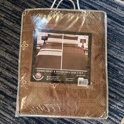 EMBROIDERY & REVERSIBLE QUILT SET WITH 2 PILLOWS SHAMS