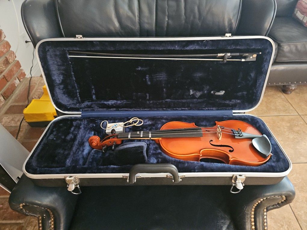 Violin
Four orchestra or solo