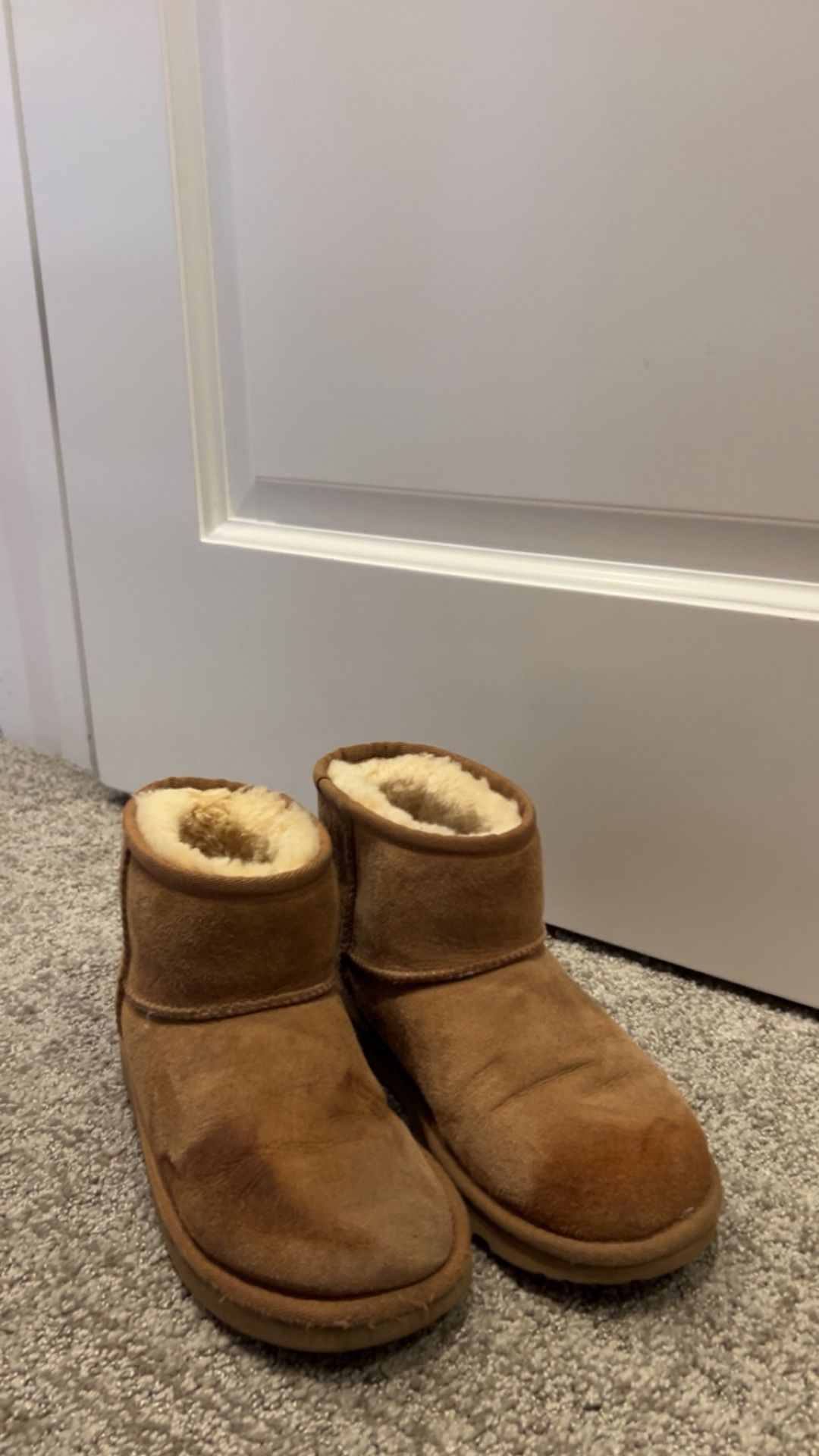 UGG minis size 3