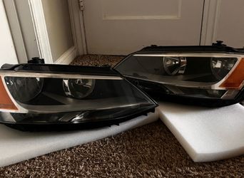 Volkswagen Jetta Headlight Pair