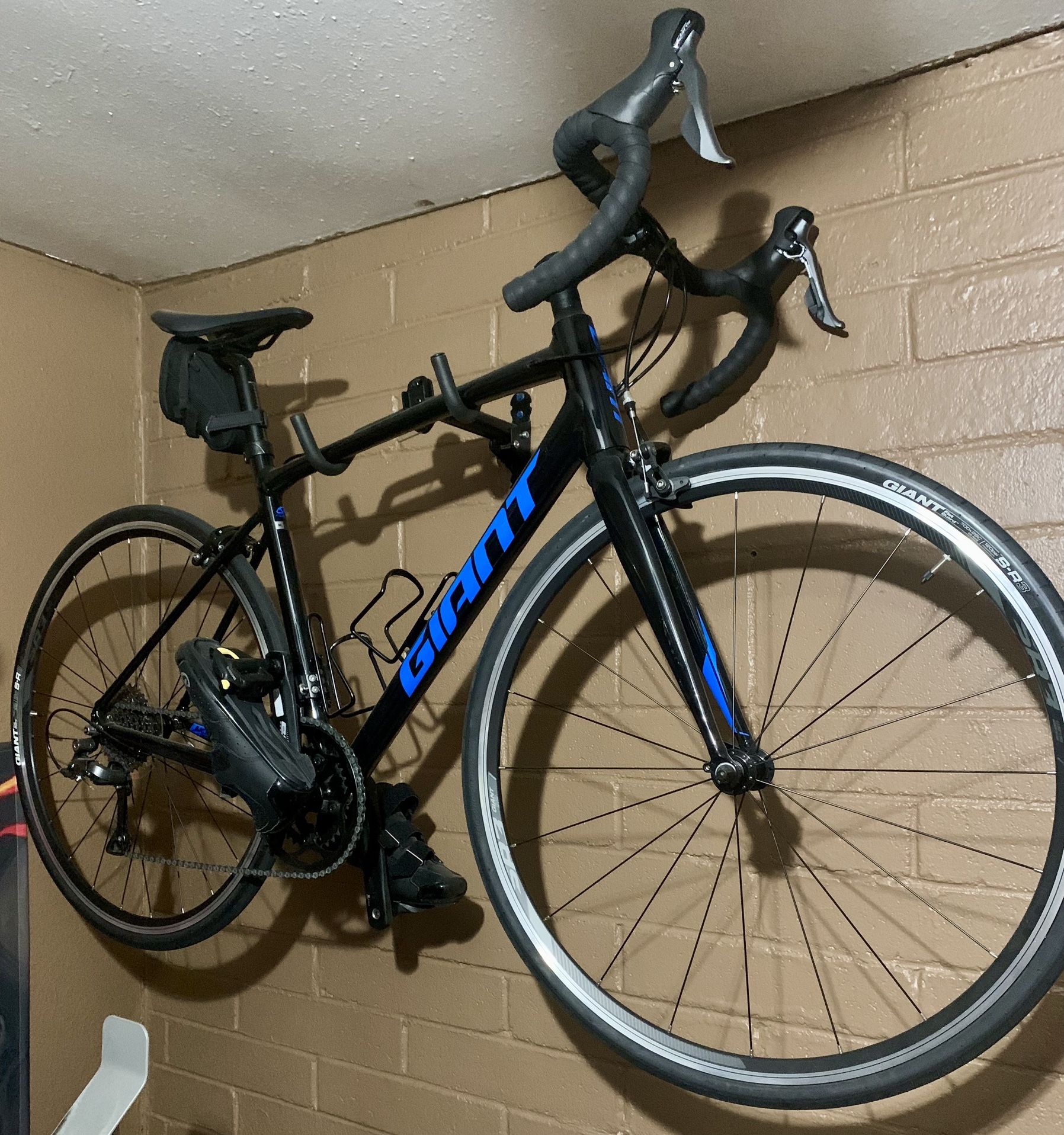 Giant Contend 3 Road bike