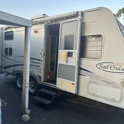 2005 Camper 21ft - Clean Title