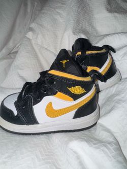 Size 5 Boys Nikes
