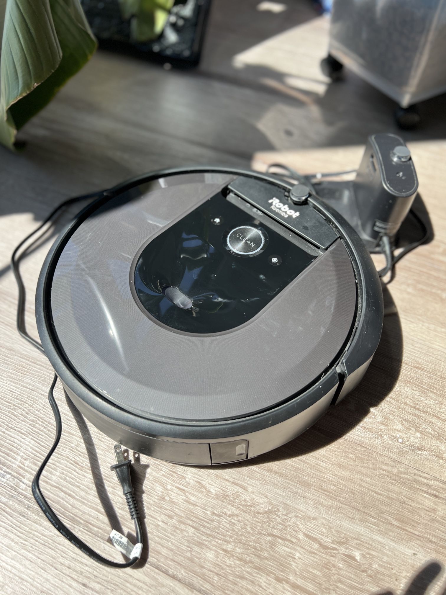 iRobot Roomba i7 7150 Smart Wifi Robot Vacuum