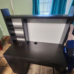 Micke Desk With Hutch