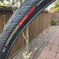 Specialized Armadillo 700x32 Tire