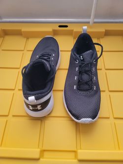 Women's Size 9.5 Under Armour Shoes