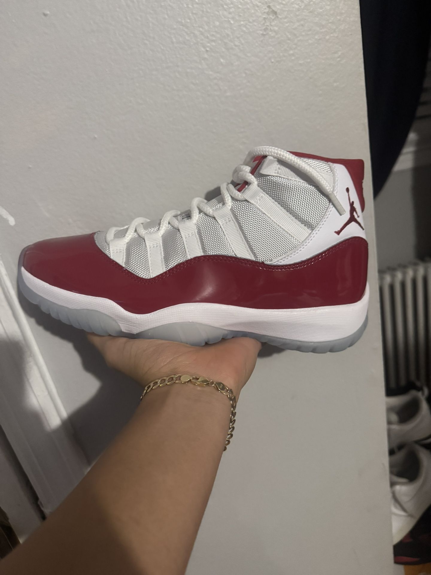 Jordan 11 “cherry” Sz 9 (dead stock ) 