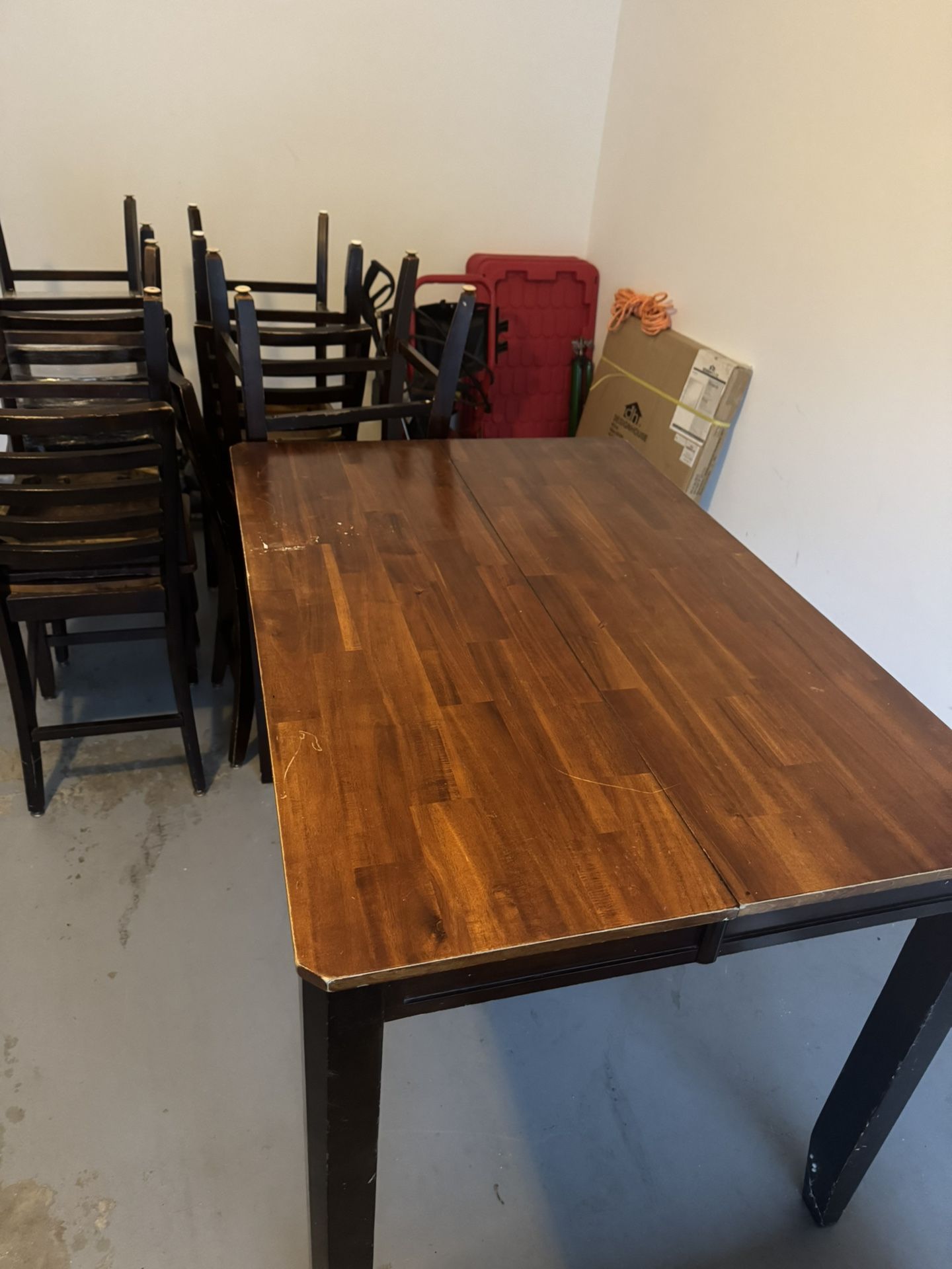 Extendable Table Set With 8 Chairs